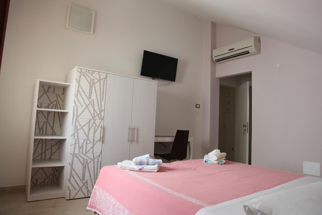 רימיני Hotel Silver מראה חיצוני תמונה